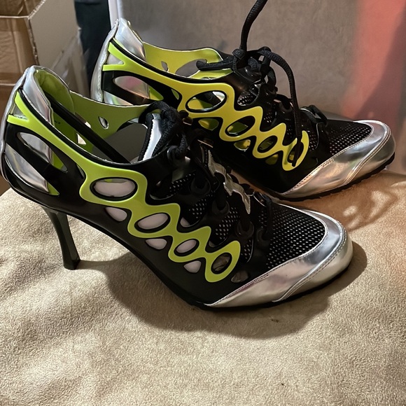 Zigi Boho booties lime green silver chrome and black.  To the future style. - Picture 2 of 3